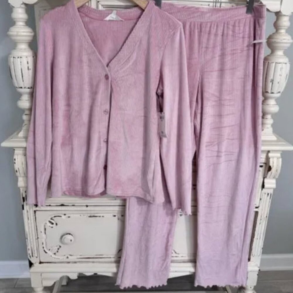 Laura Ashley Size Large Ribbed Pajamas